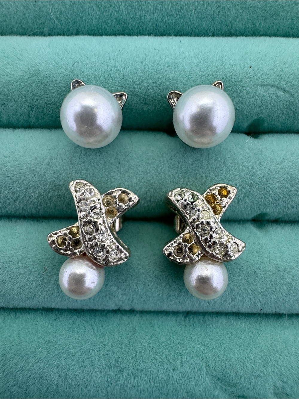💛 Classic Silver Tone Pearl & Crystal Bow Stud Earrings & Cat Pearl Earrings
